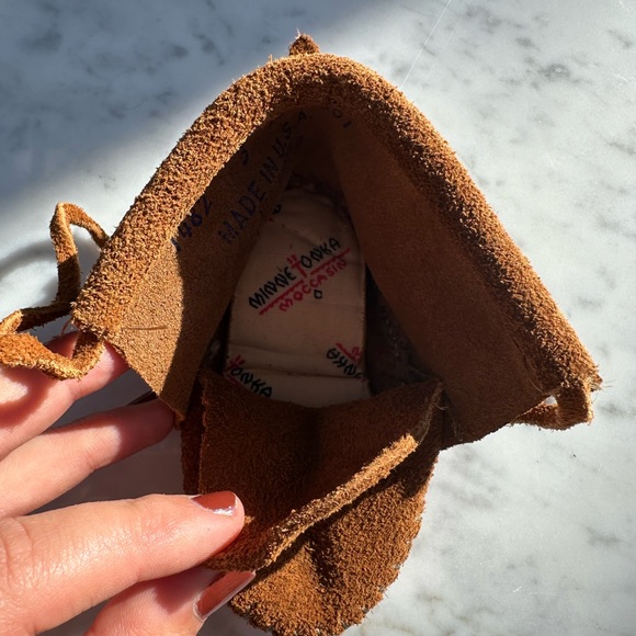 Minnetonka Infant's Fringe Bootie Size 3 Unisex - Picture 3 of 6